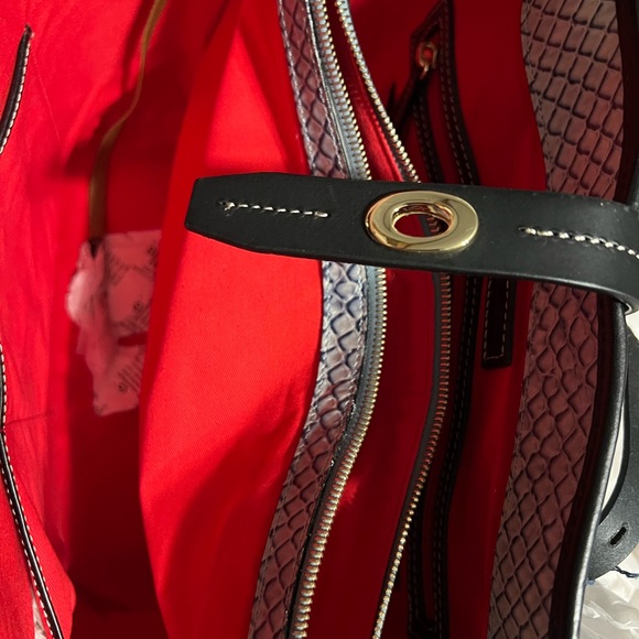 Dooney & Bourke